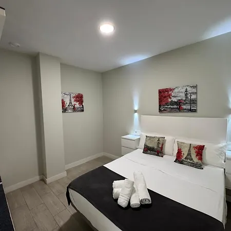 Garden Lofts شقة *